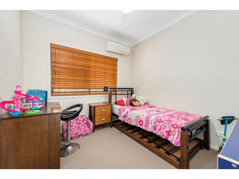 8 Broadwater Street, RUNAWAY BAY, QLD 4216