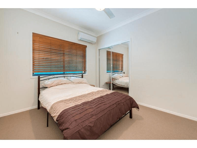 8 Broadwater Street, RUNAWAY BAY, QLD 4216