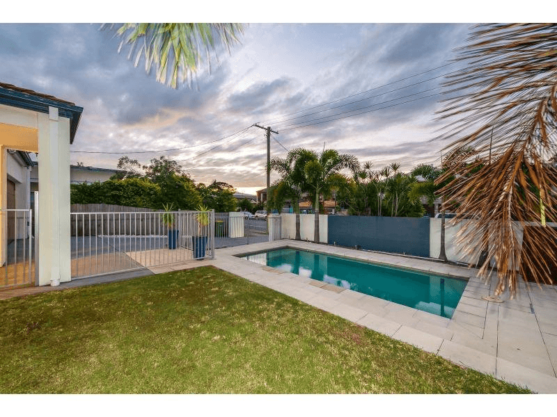 8 Broadwater Street, RUNAWAY BAY, QLD 4216