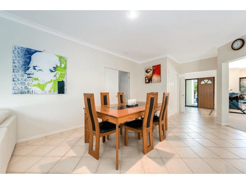 8 Broadwater Street, RUNAWAY BAY, QLD 4216