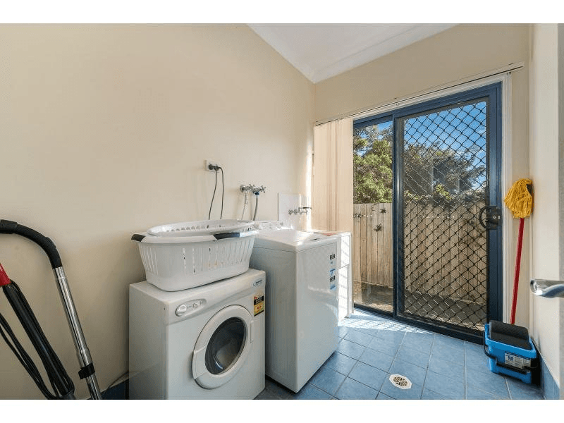 8 Broadwater Street, RUNAWAY BAY, QLD 4216