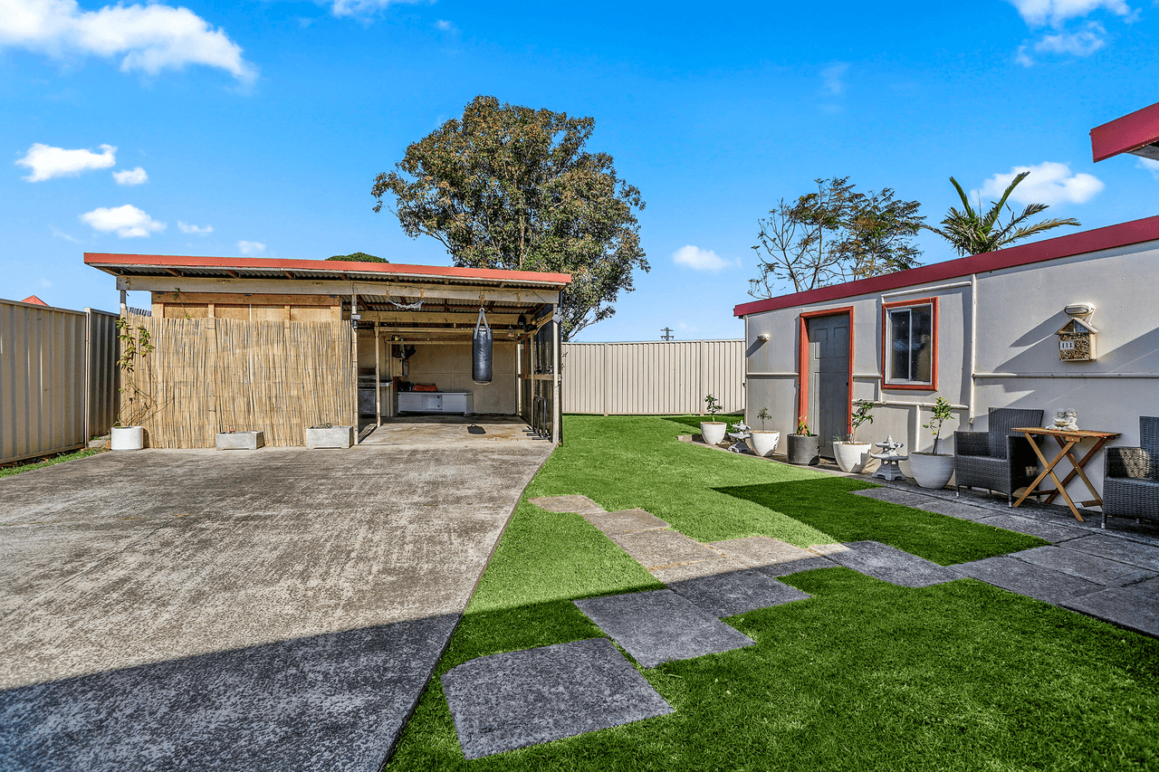 4 Beaton Street, Lake Illawarra, NSW 2528