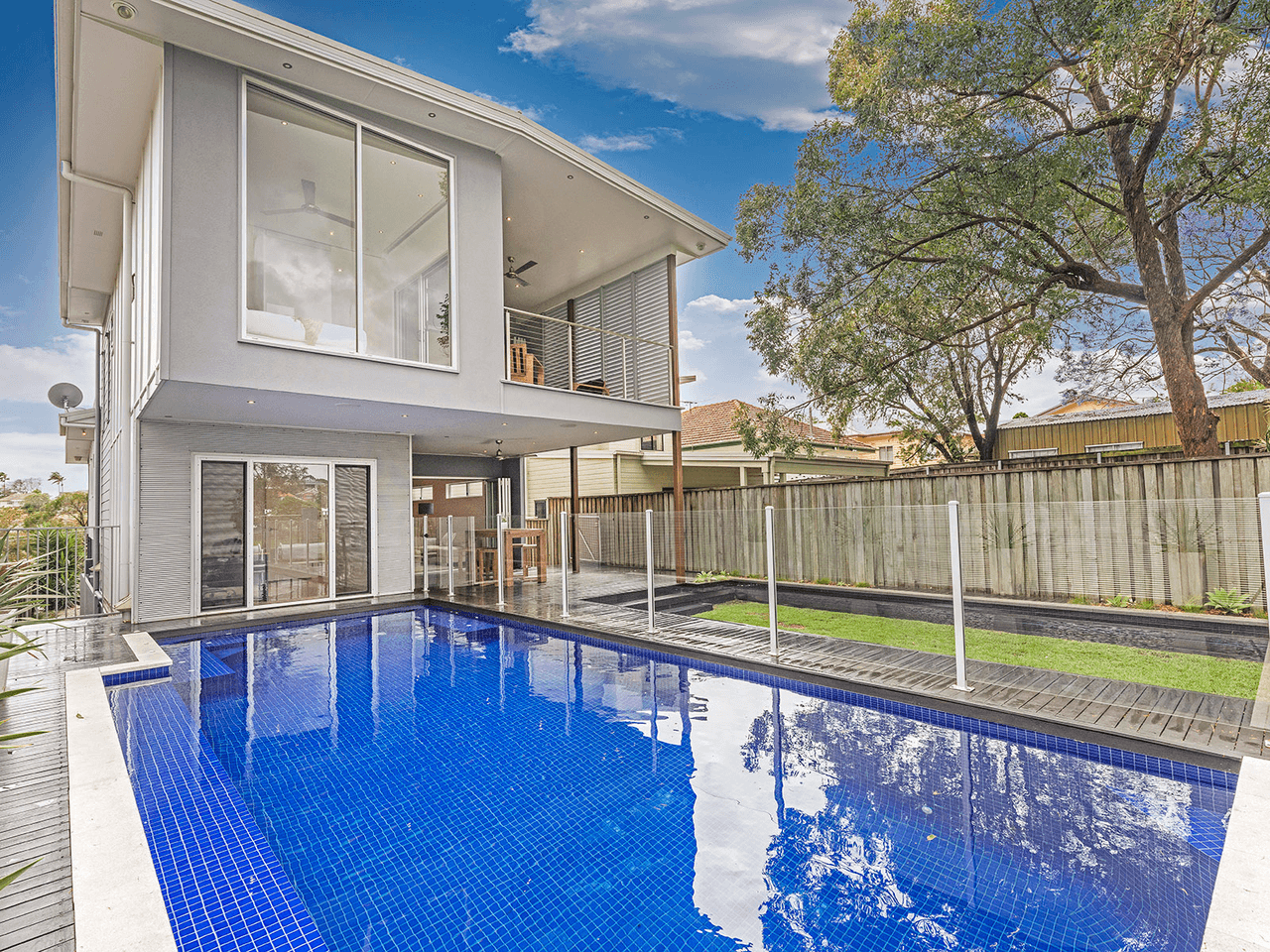 12 Russell Avenue, Norman Park, QLD 4170