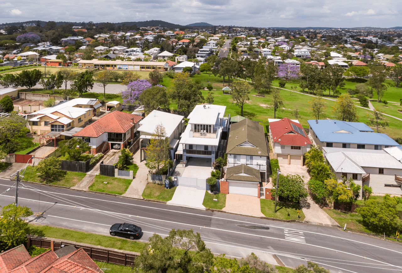 12 Russell Avenue, Norman Park, QLD 4170