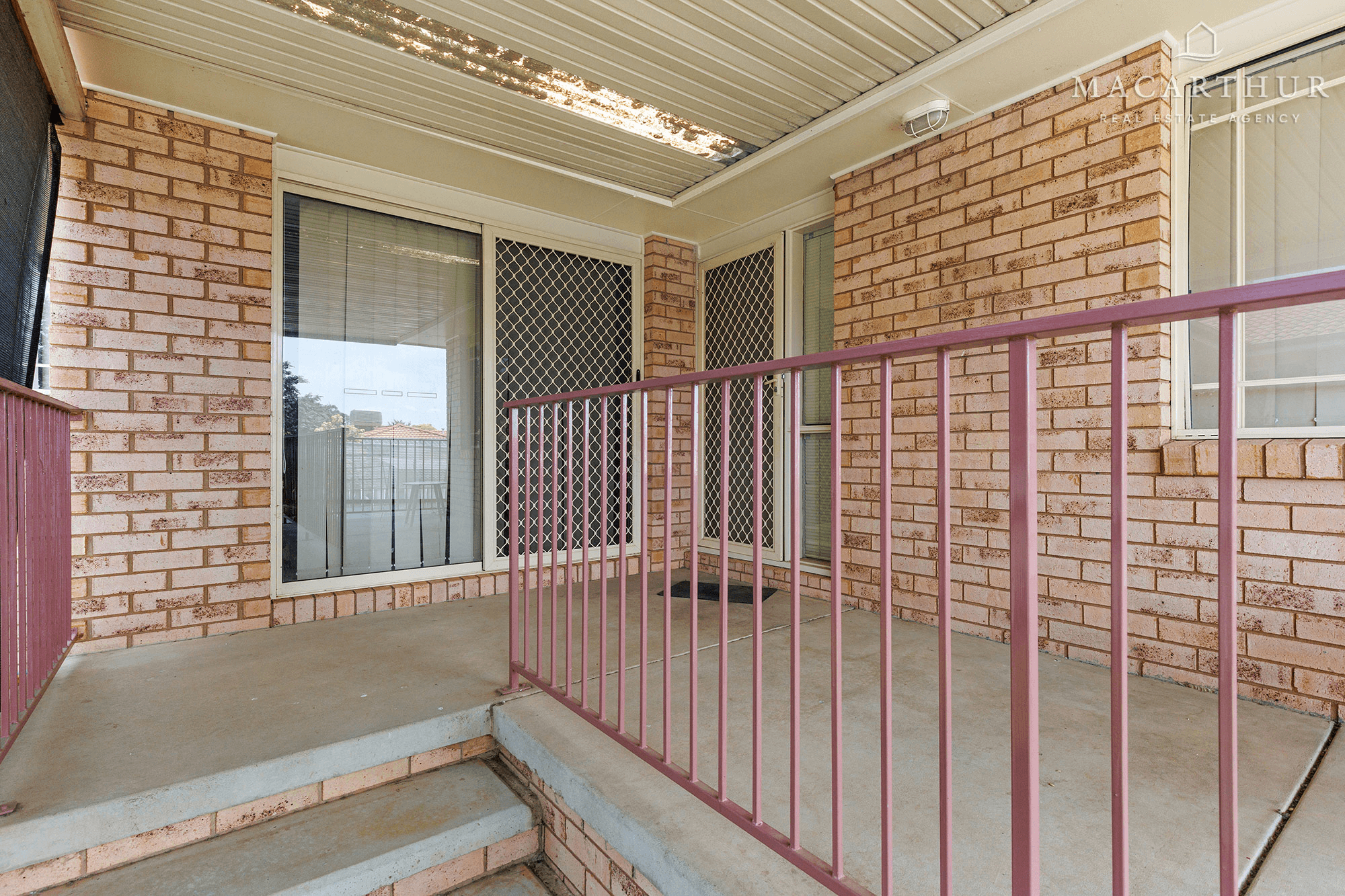 2/23 Kirrang Avenue, Glenfield Park, NSW 2650