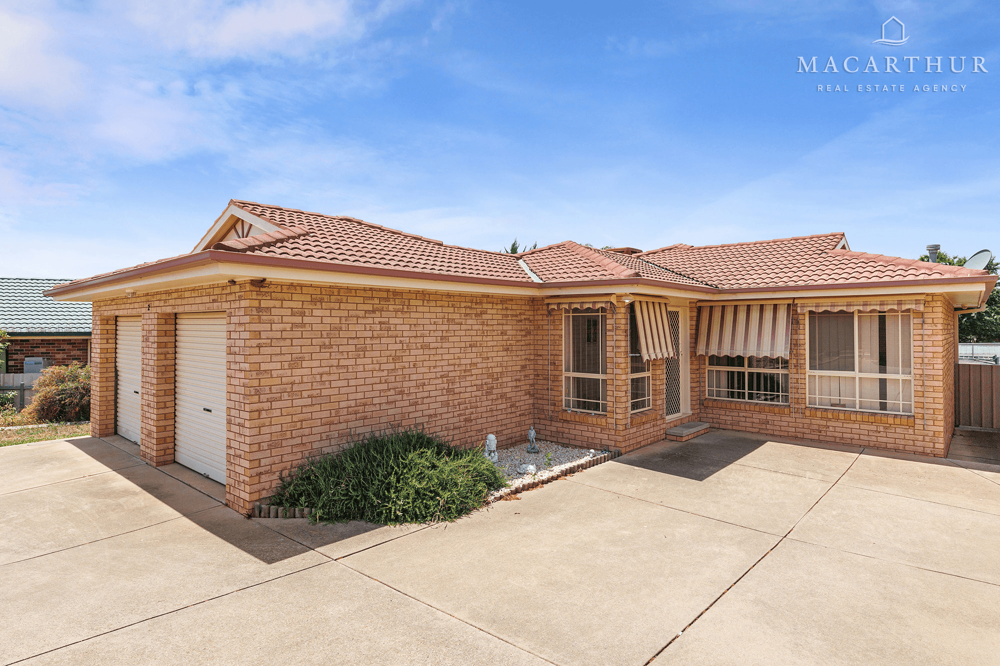 2/23 Kirrang Avenue, Glenfield Park, NSW 2650