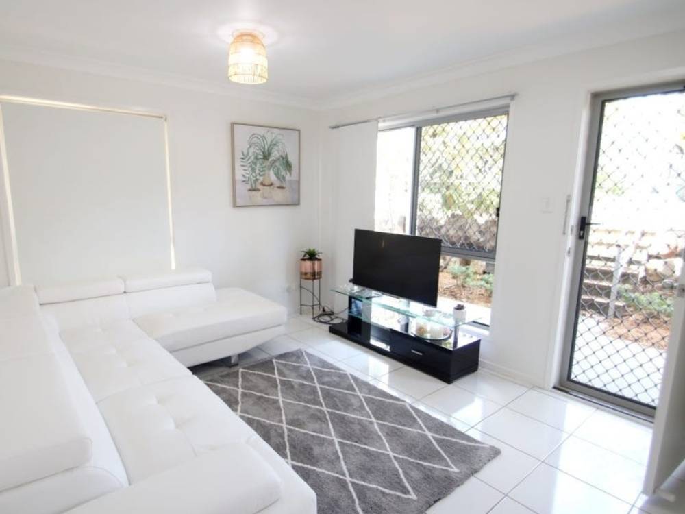 50/30 Carmarthen Circuit, Pacific Pines, qld 4211