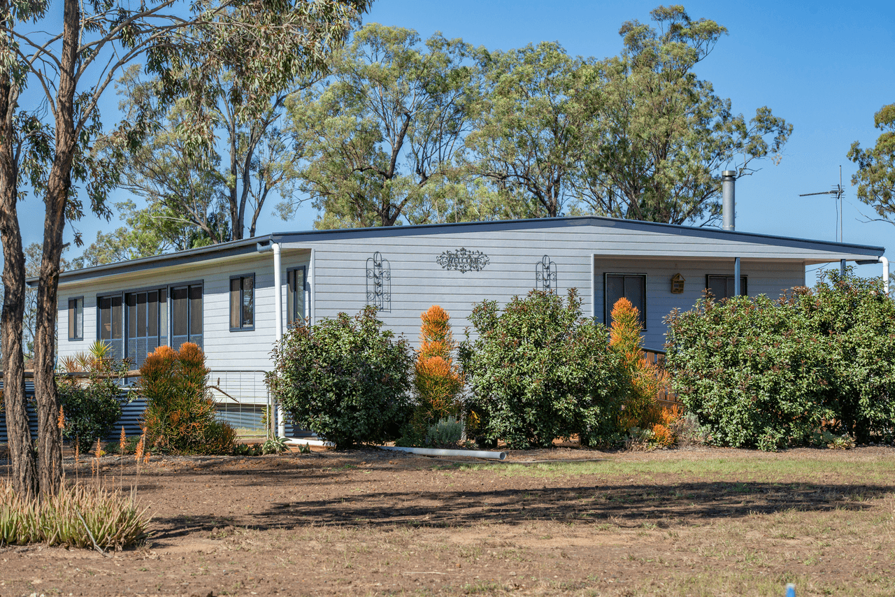 'Pine Hill' Hill, CHINCHILLA, QLD 4413