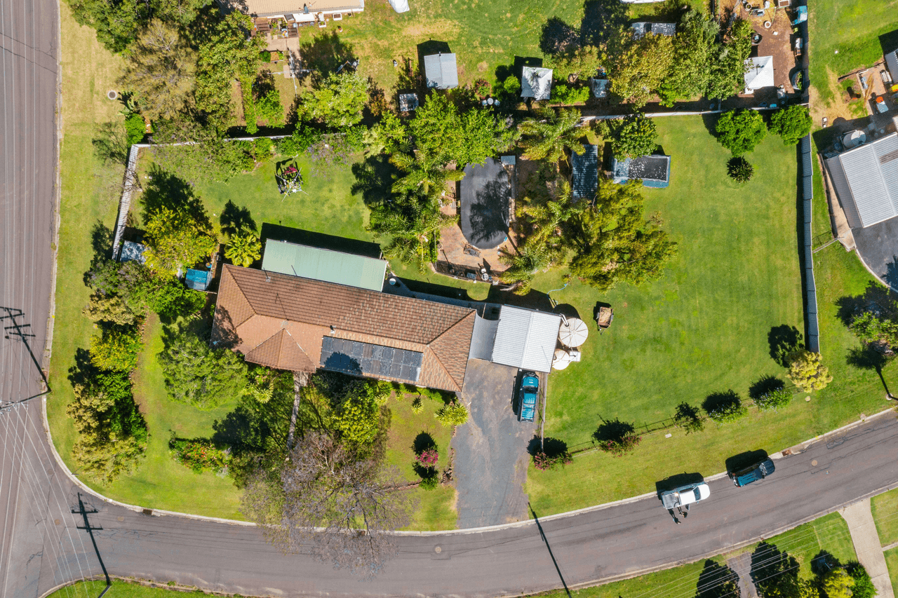 2 Emmanulla Drive, KINGSTHORPE, QLD 4400