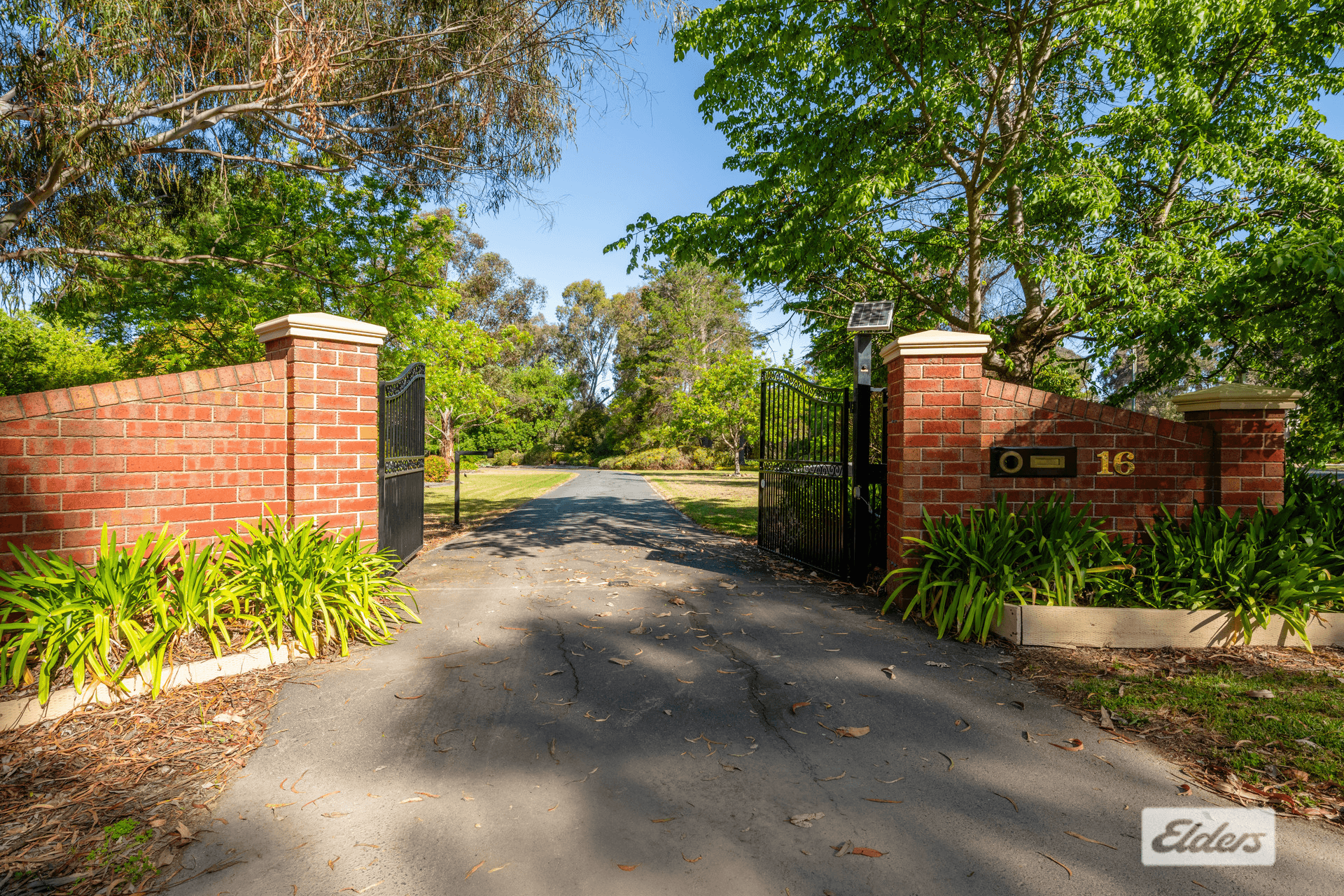 16 Bennett Road, Thurgoona, NSW 2640