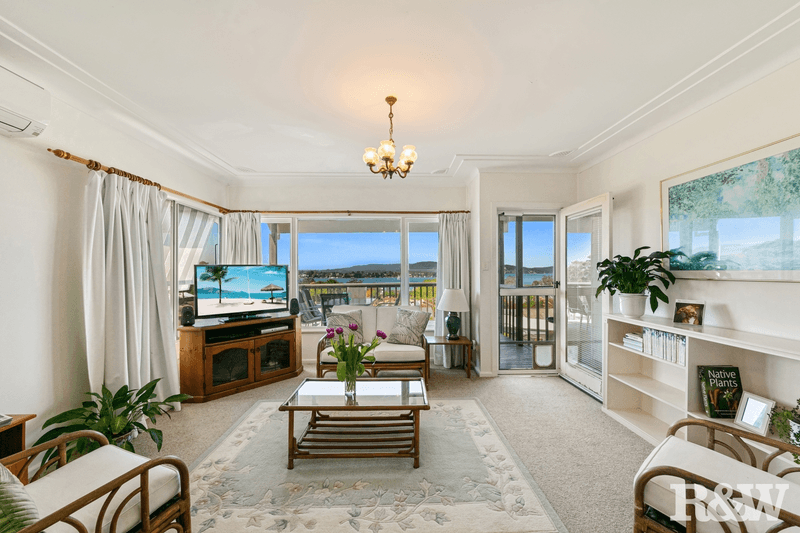 14 Hughes Street, Point Clare, NSW 2250