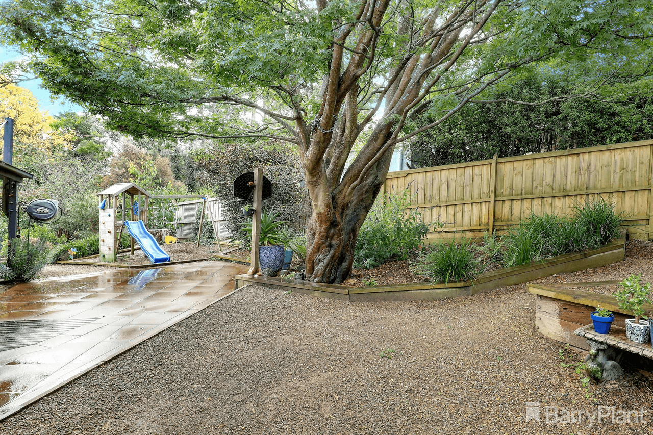 16 Cloverleigh Avenue, EMERALD, VIC 3782