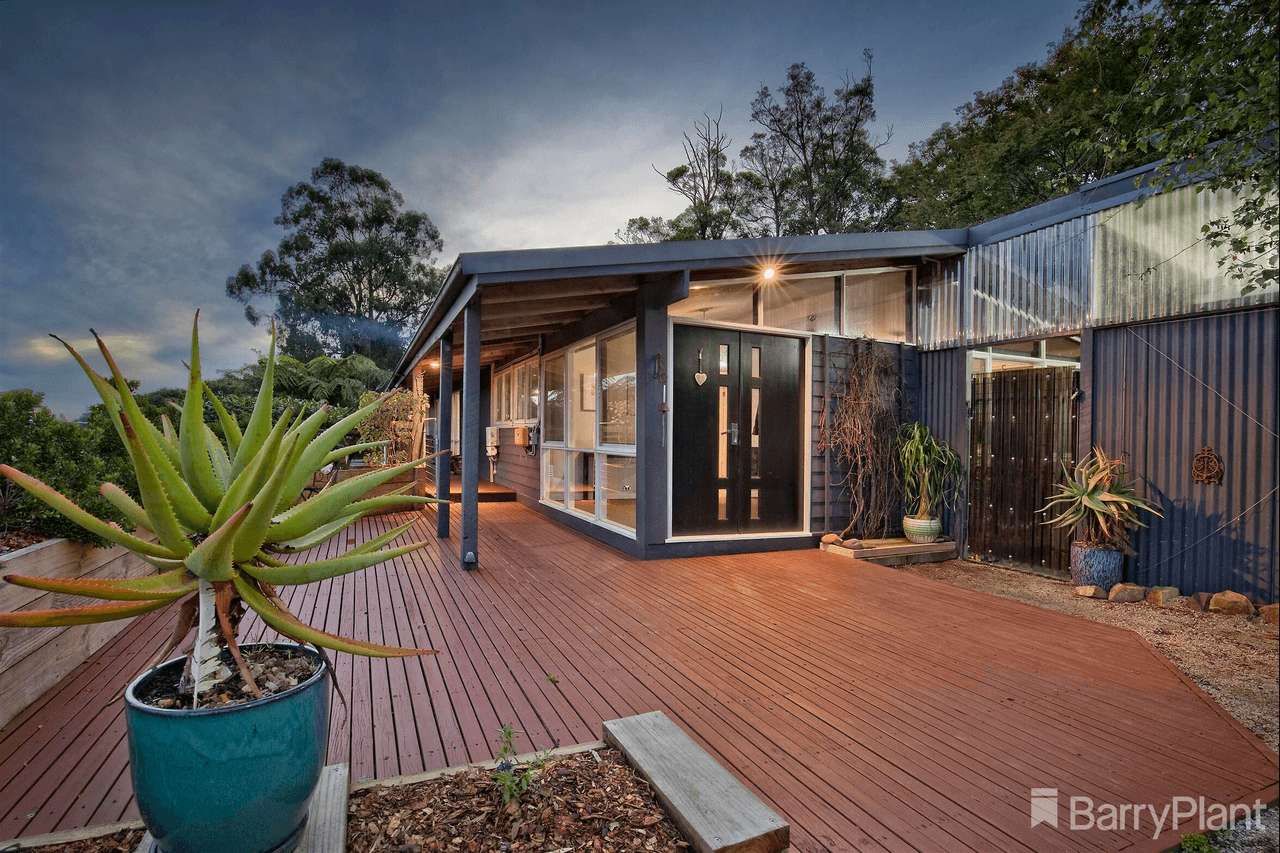 16 Cloverleigh Avenue, EMERALD, VIC 3782