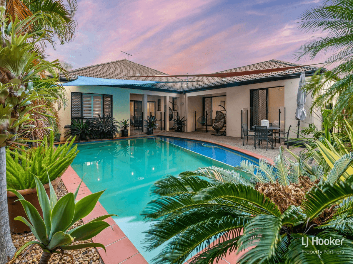 28 Lake Eyre Crescent, PARKINSON, QLD 4115