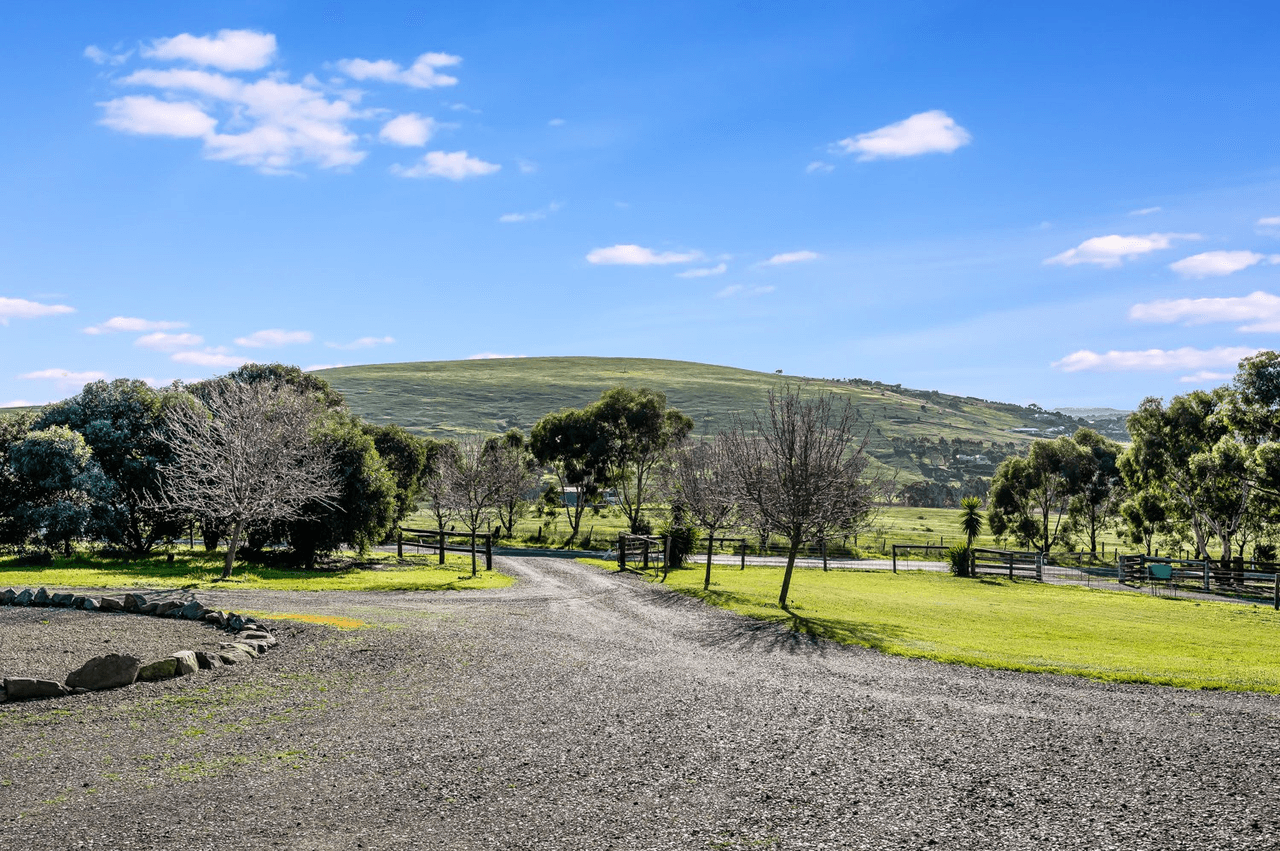 12 Swains Crossing Road, VICTOR HARBOR, SA 5211