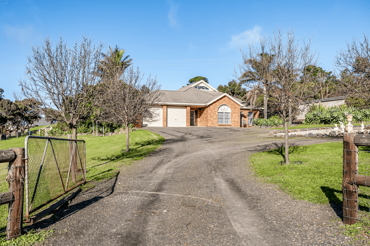 12 Swains Crossing Road, VICTOR HARBOR, SA 5211