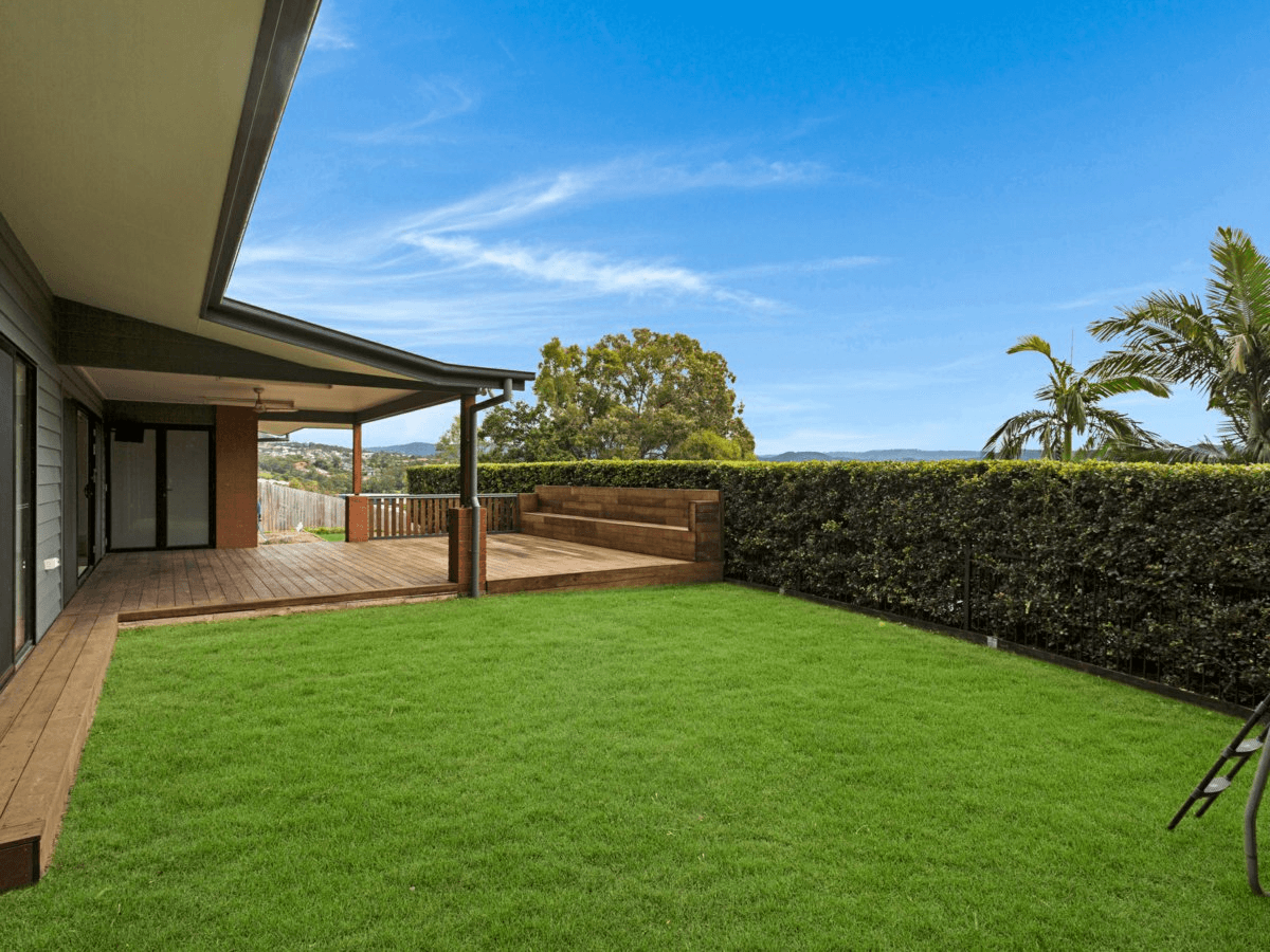 32 John Francis Drive, CARRARA, QLD 4211