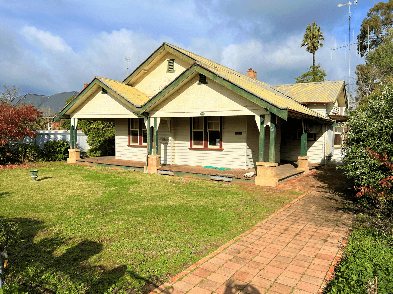 300 WICK Street, DENILIQUIN, NSW 2710