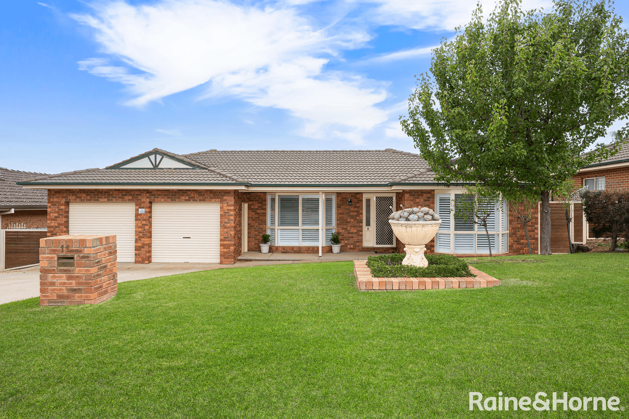 11 Kirrang Avenue, GLENFIELD PARK, NSW 2650