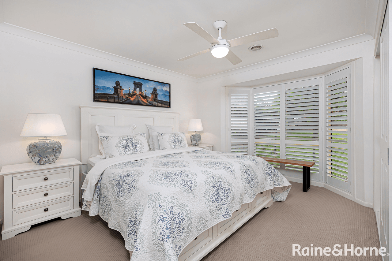 11 Kirrang Avenue, GLENFIELD PARK, NSW 2650