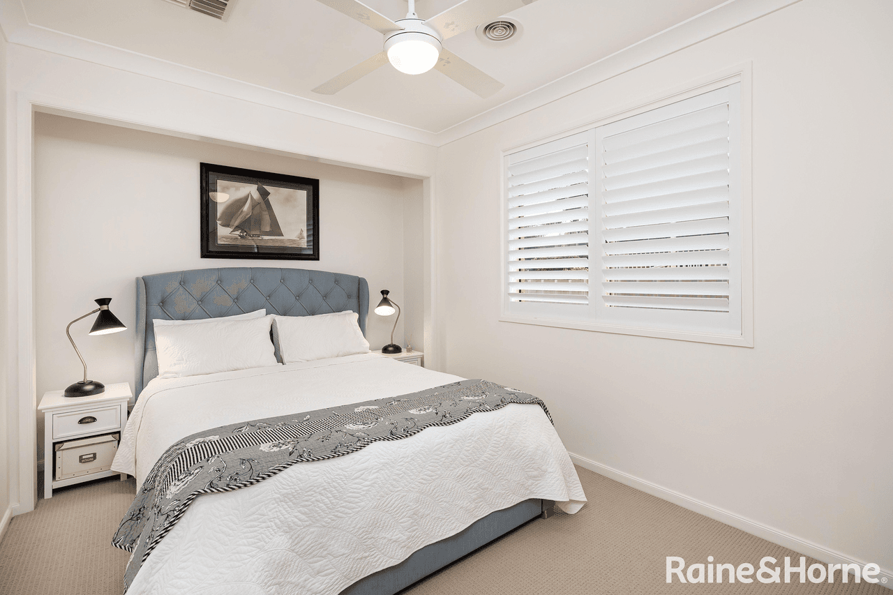 11 Kirrang Avenue, GLENFIELD PARK, NSW 2650