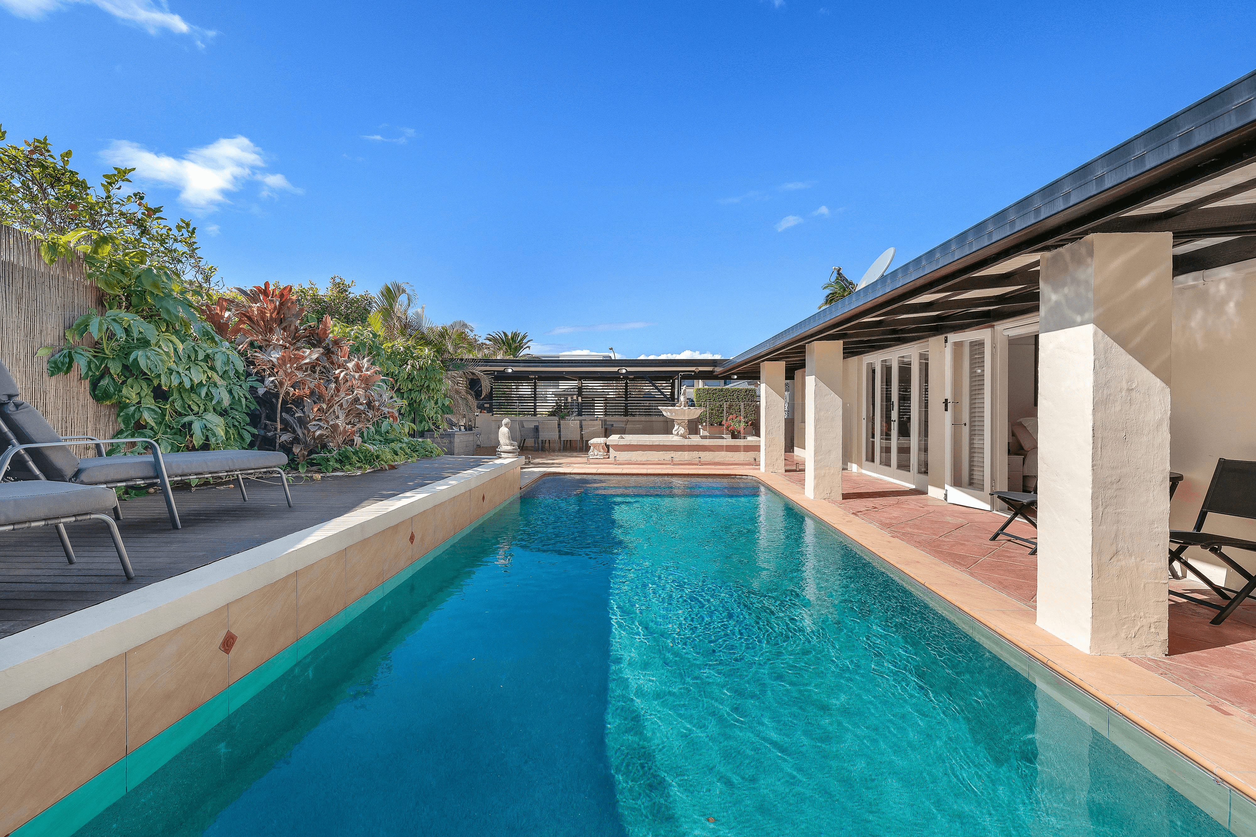 52 Campbell Street, Sorrento, QLD 4217