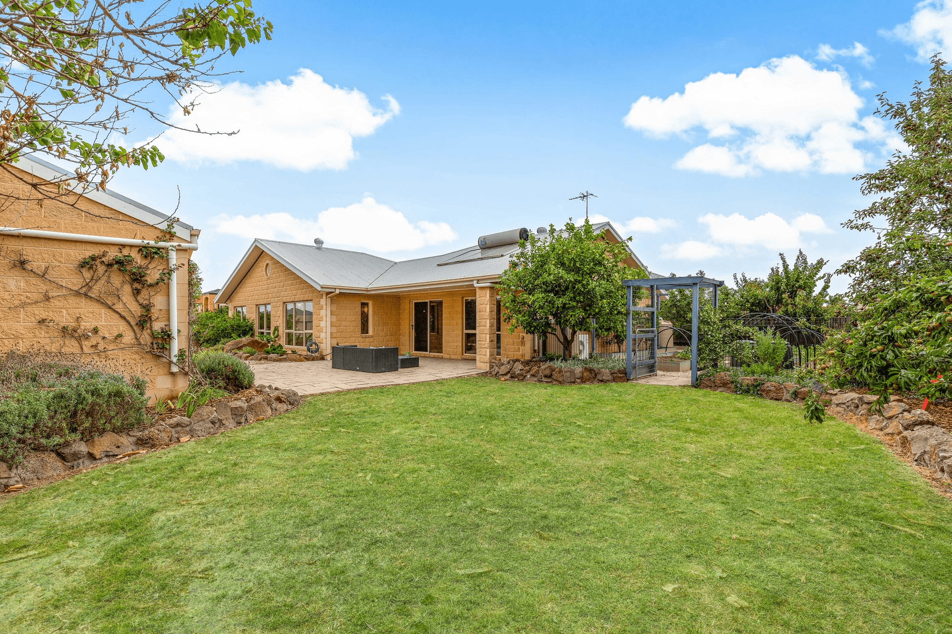 28 Bramshaw Crescent, Hillside, VIC 3037