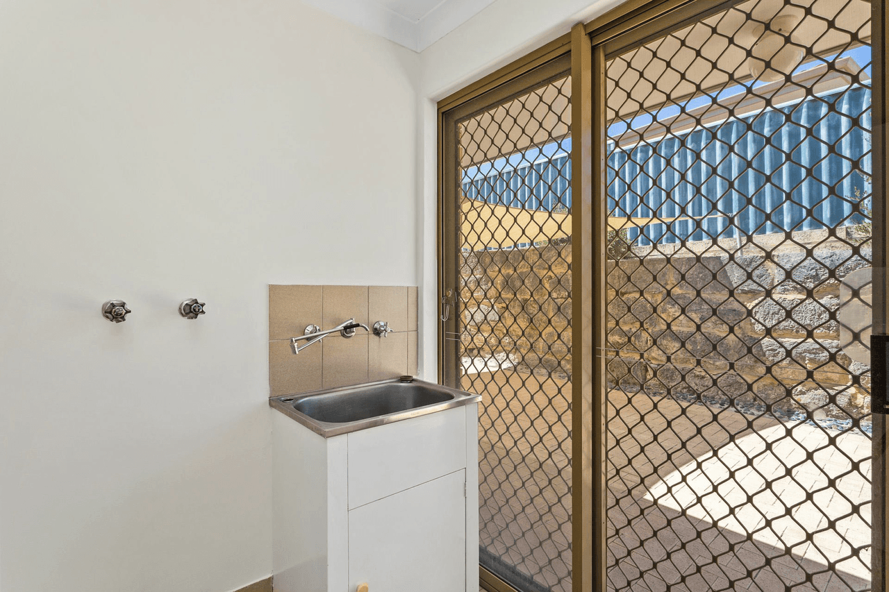 Unit 1/6 Neon Close, PARKWOOD, WA 6147