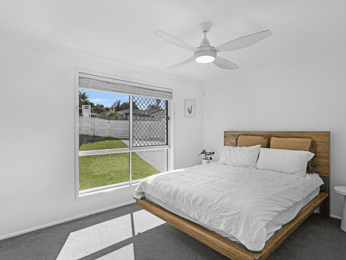 10 Cambridge Court, CARRARA, QLD 4211