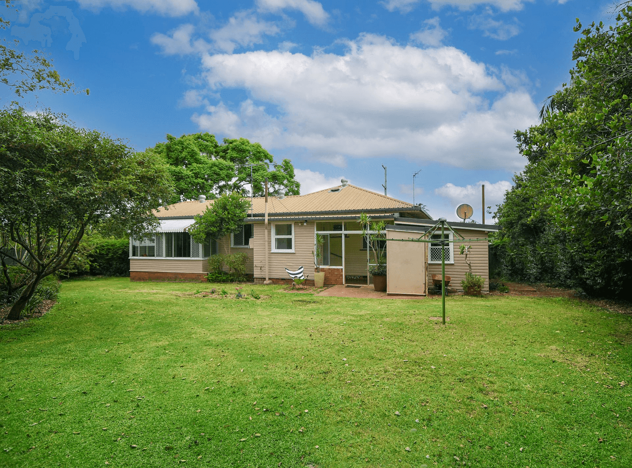 51 Tourist Road, East Toowoomba, QLD 4350