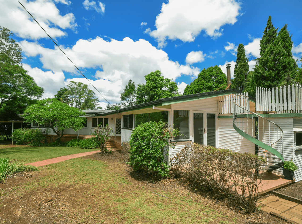 51 Tourist Road, East Toowoomba, QLD 4350