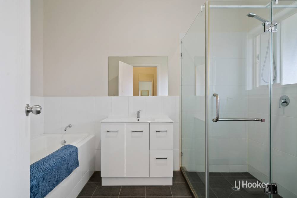 17 Broadwater Place, BLAKEVIEW, SA 5114