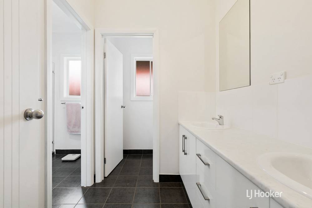 17 Broadwater Place, BLAKEVIEW, SA 5114