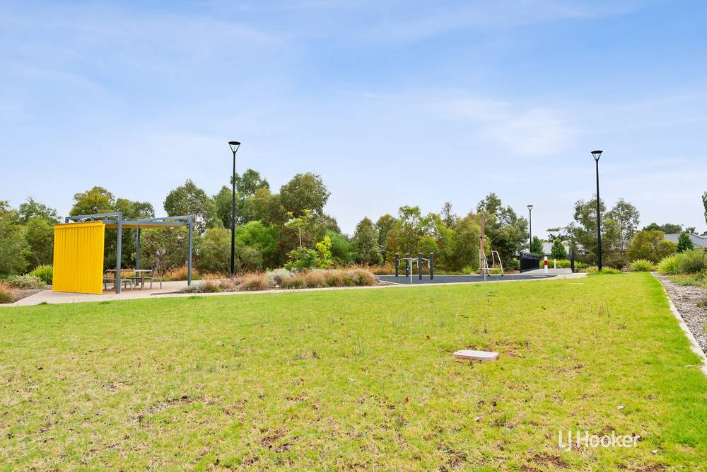 17 Broadwater Place, BLAKEVIEW, SA 5114