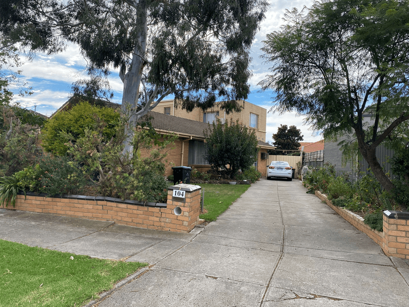 104 Lincoln Drive, Keilor East, VIC 3033