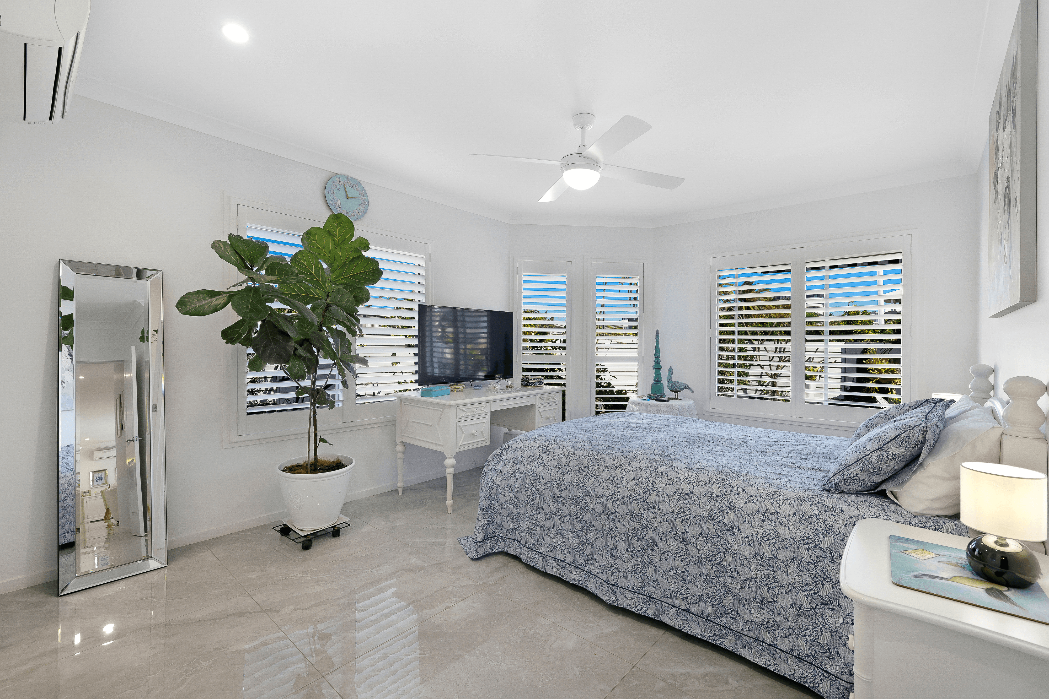 1 Catana Crescent, HOPE ISLAND, QLD 4212