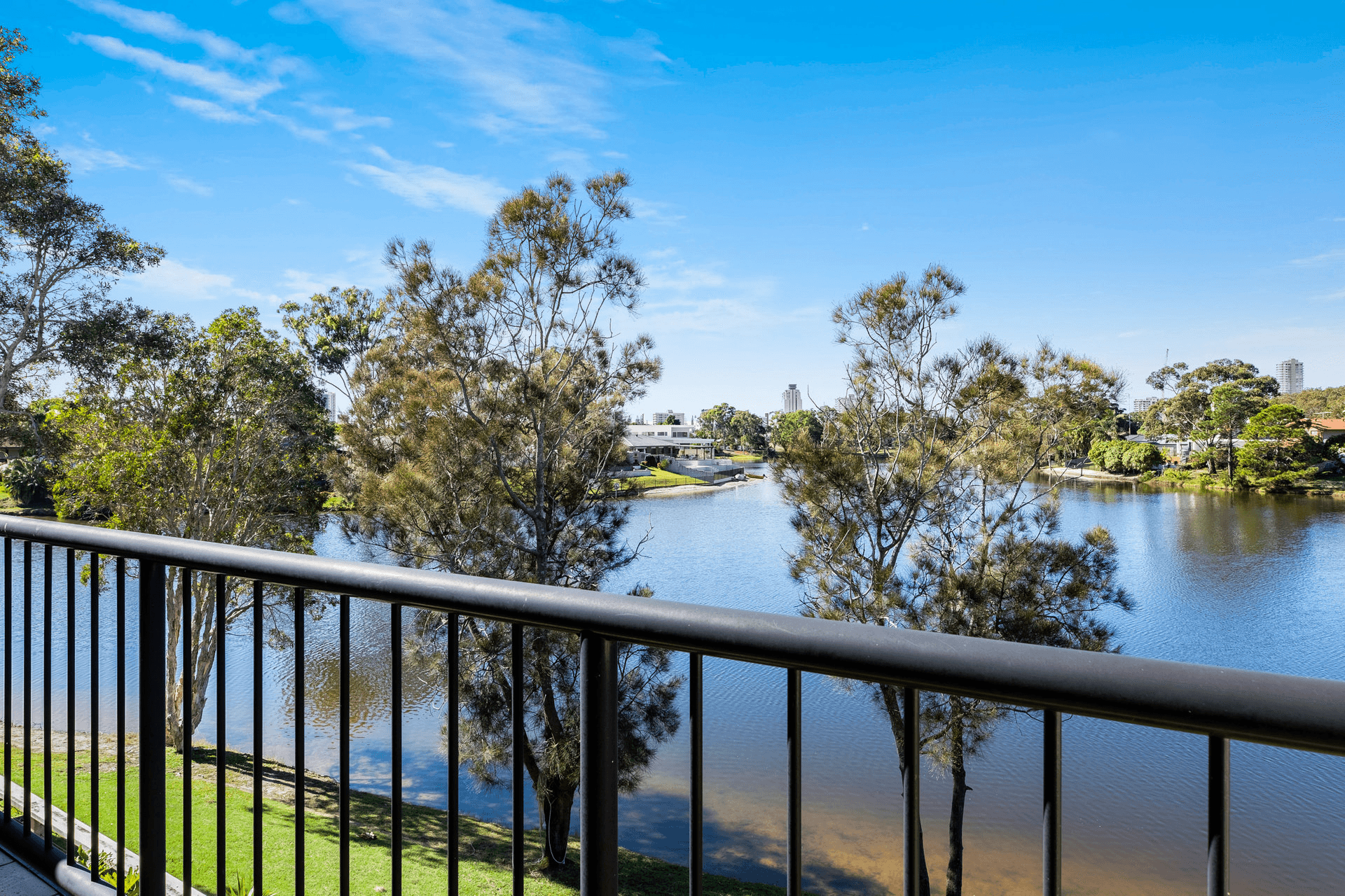 5/8-10 Sunbird Street, Burleigh Waters, QLD 4220