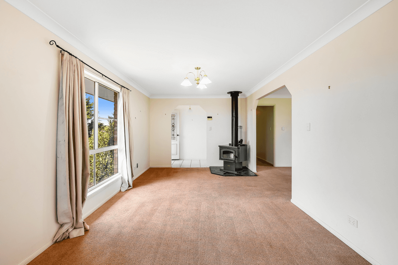 8 Kruiswijk Court, MIDDLE RIDGE, QLD 4350