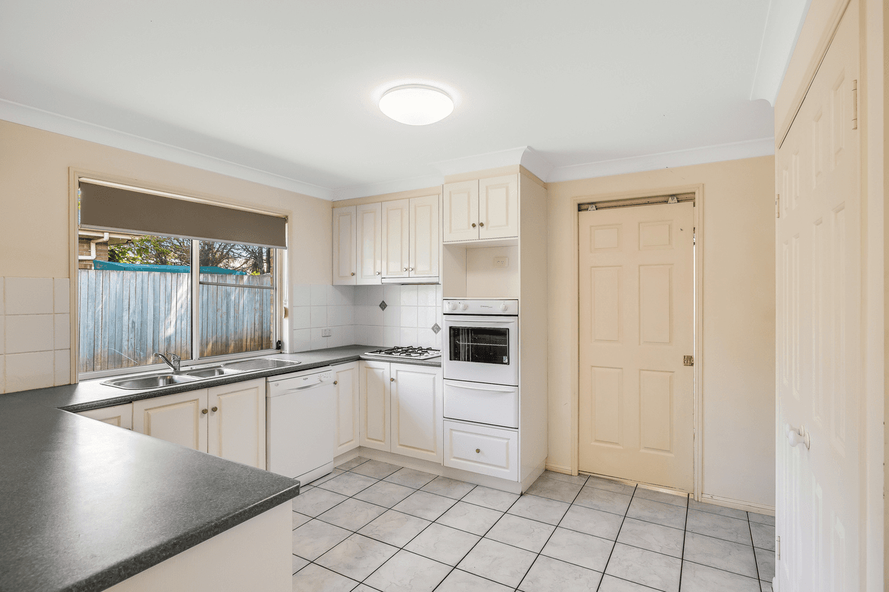 8 Kruiswijk Court, MIDDLE RIDGE, QLD 4350