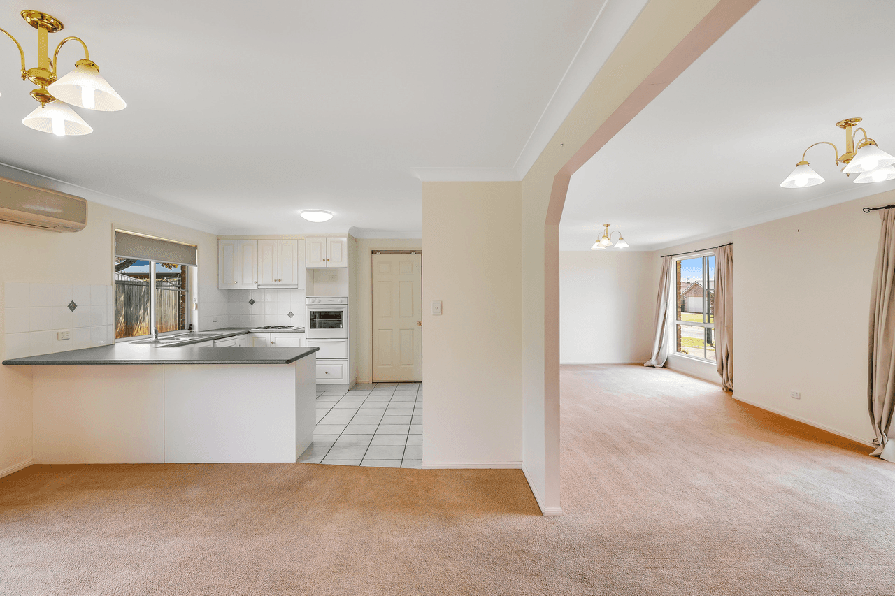 8 Kruiswijk Court, MIDDLE RIDGE, QLD 4350