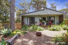 1 Acacia Court, MACLEAY ISLAND, QLD 4184