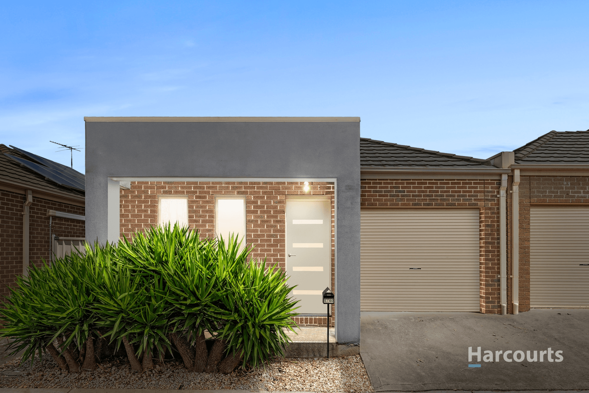 5/40 McCubbin Way, Caroline Springs, VIC 3023