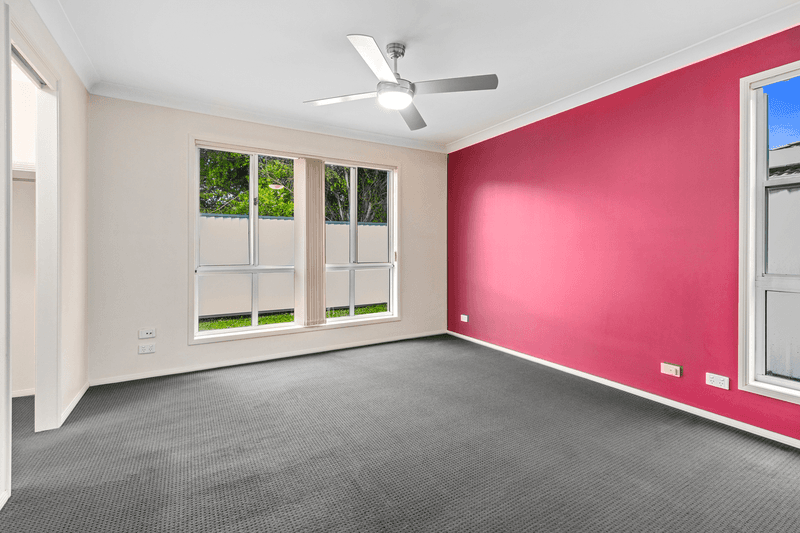 9 Harrow Place, ARUNDEL, QLD 4214