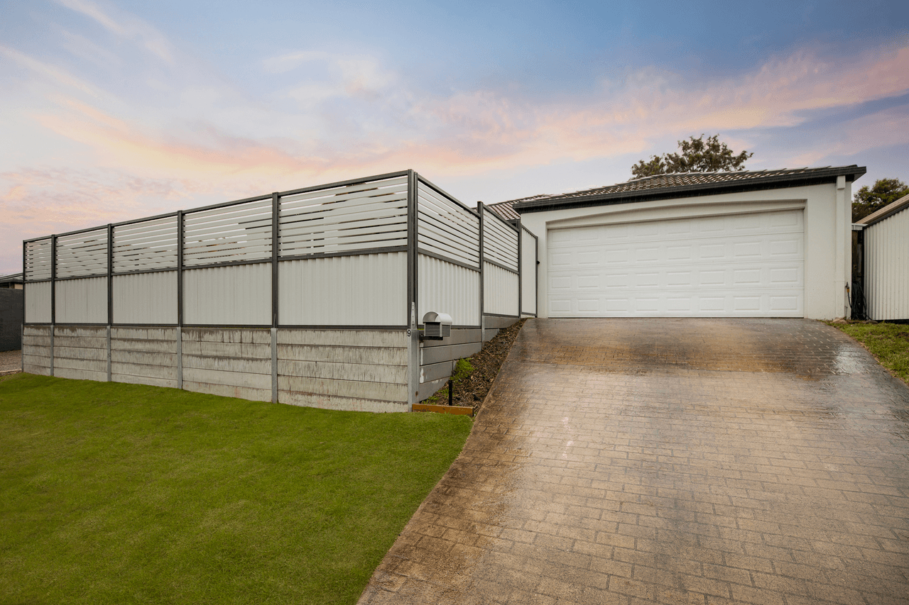 9 Harrow Place, ARUNDEL, QLD 4214