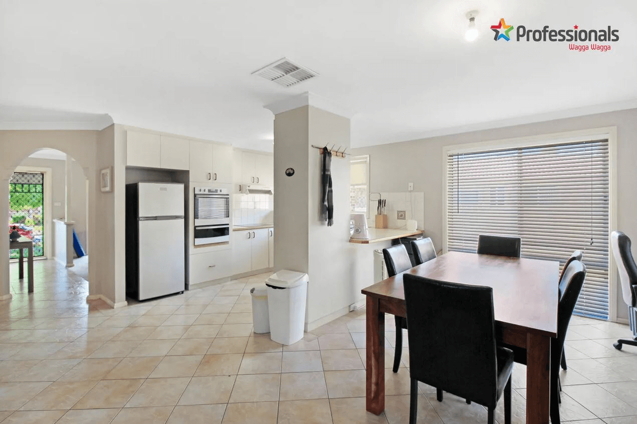 43 Kirrang Avenue, GLENFIELD PARK, NSW 2650