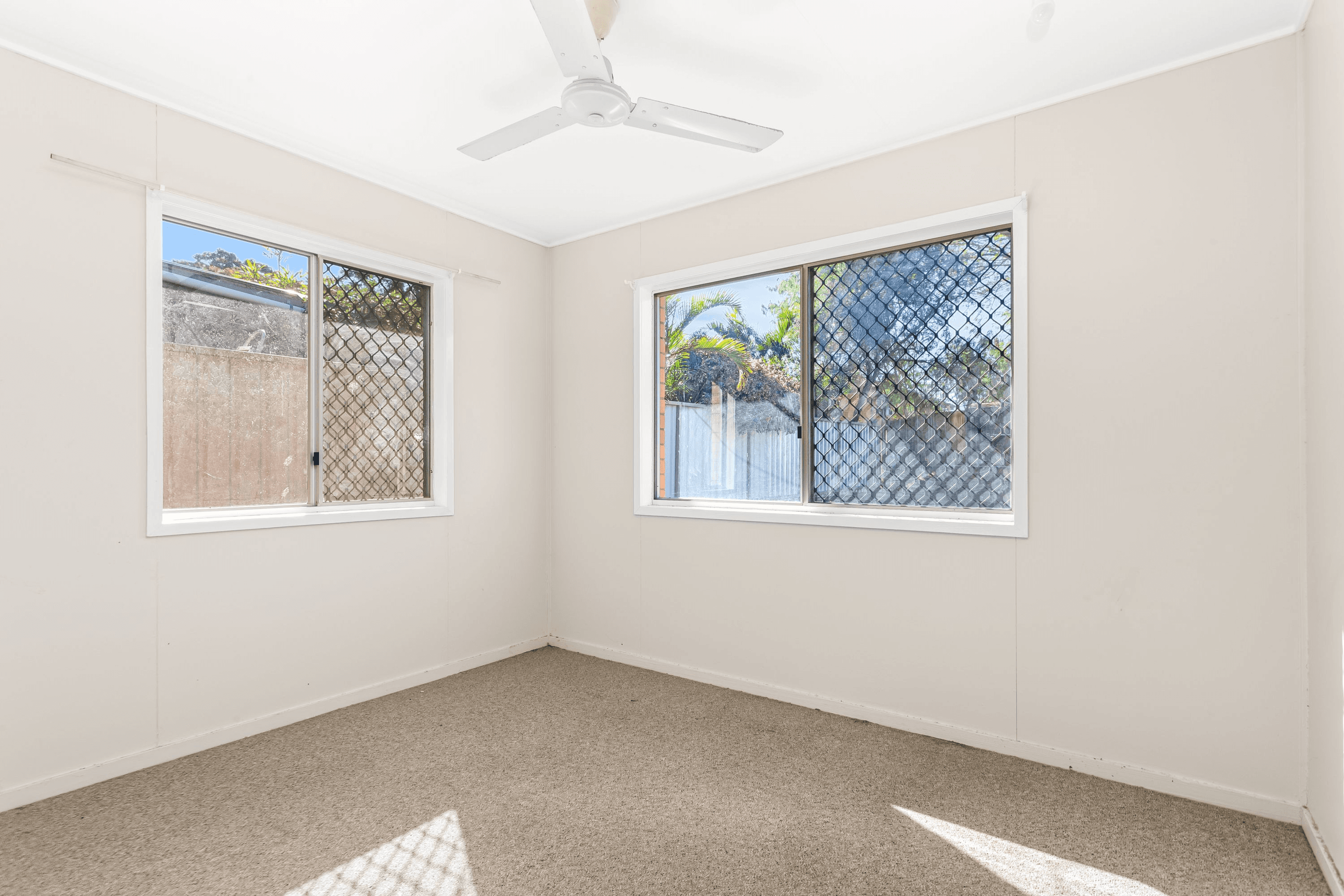 1&2/321 Blanchfield Street, KOONGAL, QLD 4701