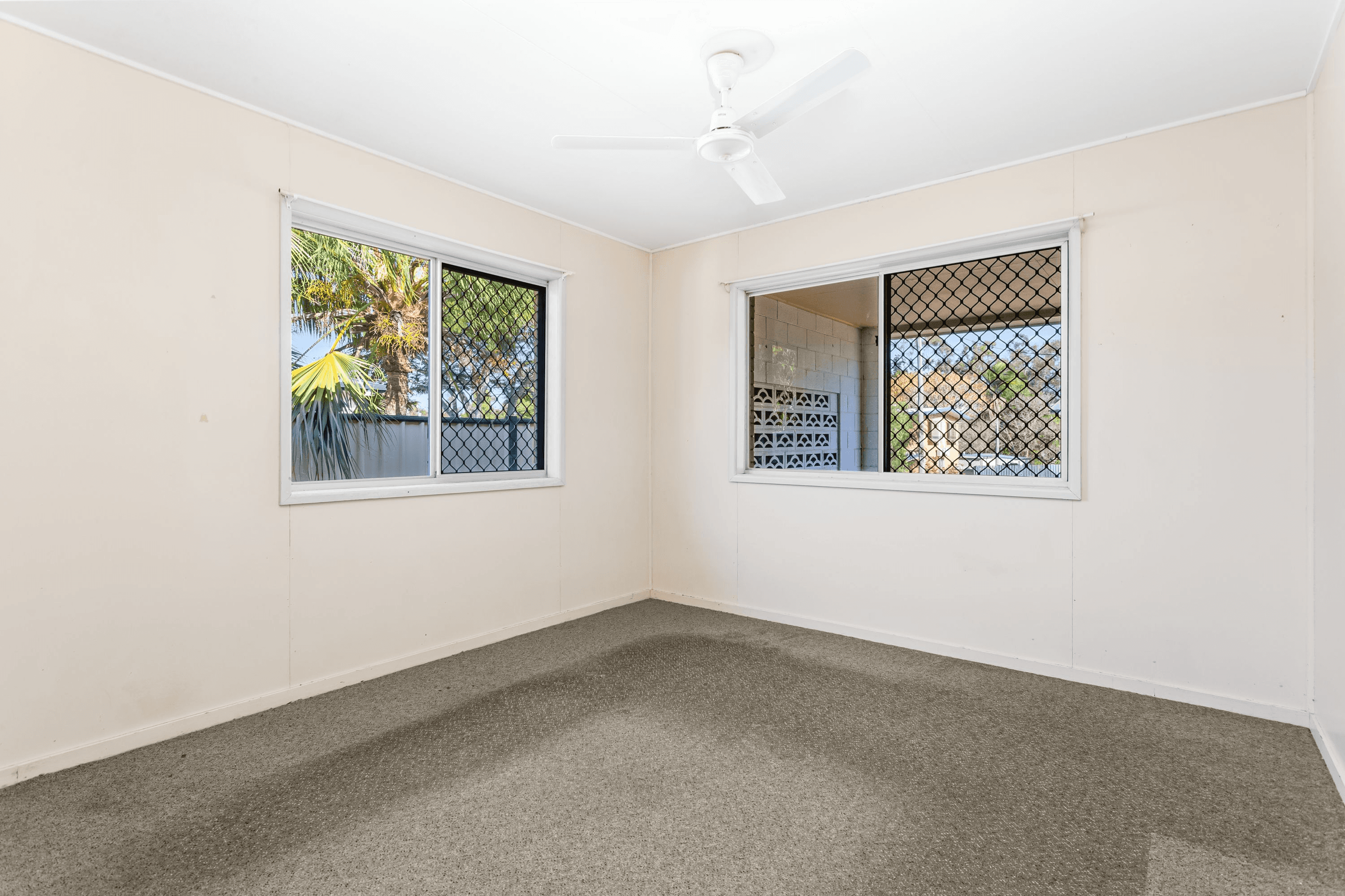 1&2/321 Blanchfield Street, KOONGAL, QLD 4701