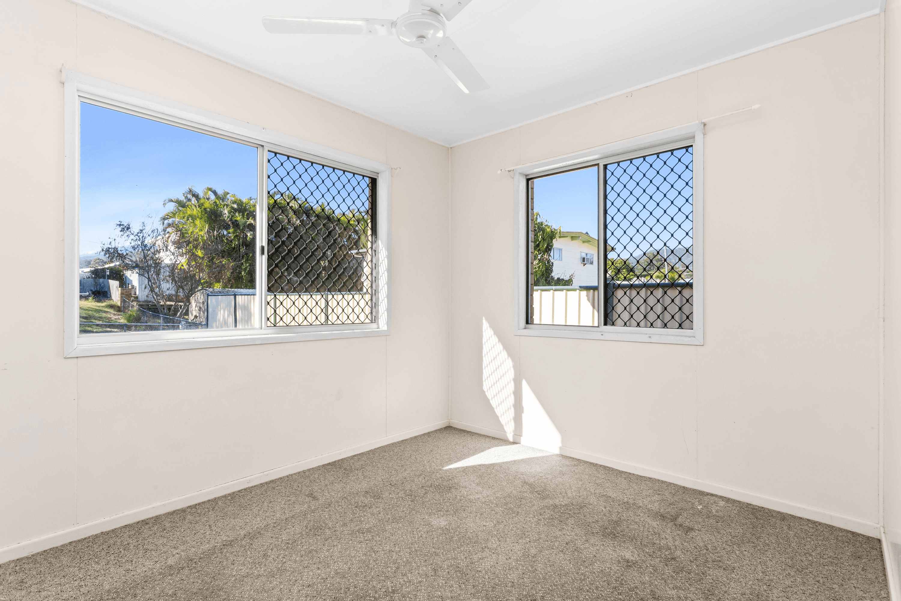 1&2/321 Blanchfield Street, KOONGAL, QLD 4701