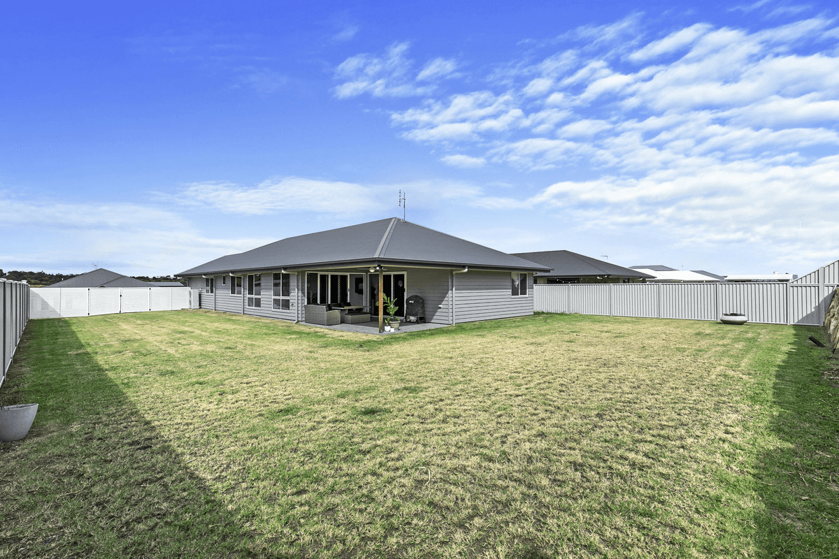 18 Wintergreen Court, Nikenbah, QLD 4655