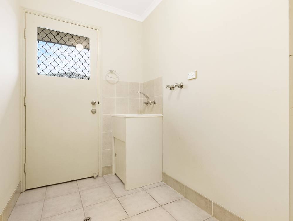 1 Kestrel Court, ELI WATERS, QLD 4655